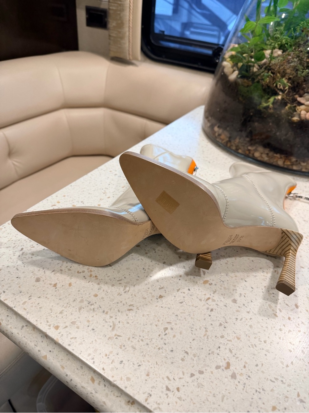 Fendi Patent Mid-Calf Pointed Toe Boots in Cream with Orange Zip - Picture 5 of 8